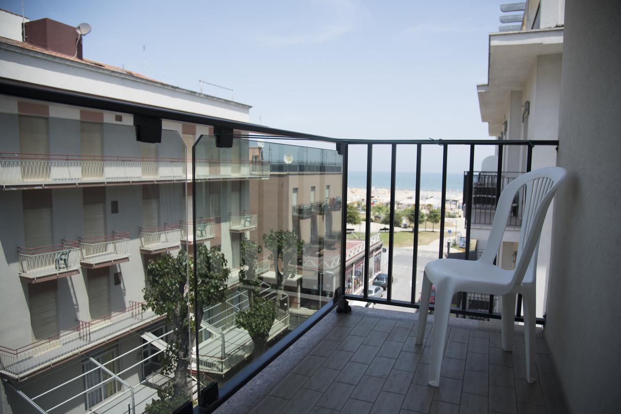 רימיני Hotel Nuovo Giardino מראה חיצוני תמונה
