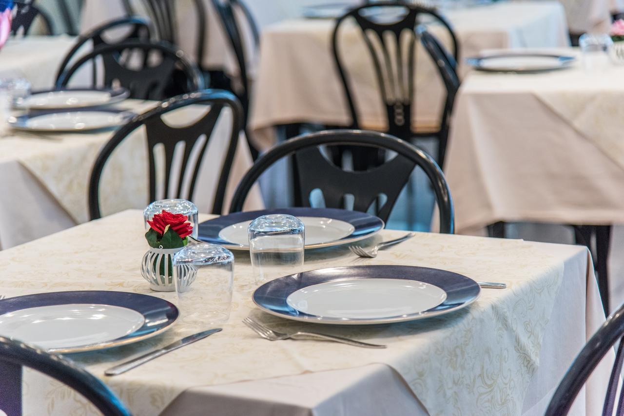 רימיני Hotel Nuovo Giardino מראה חיצוני תמונה