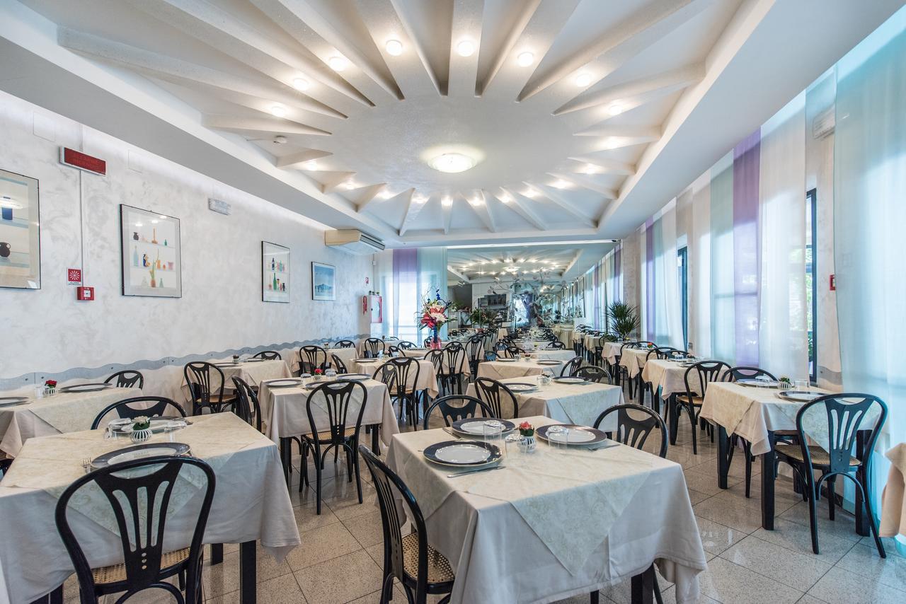 רימיני Hotel Nuovo Giardino מראה חיצוני תמונה