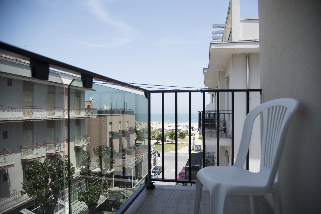 רימיני Hotel Nuovo Giardino מראה חיצוני תמונה