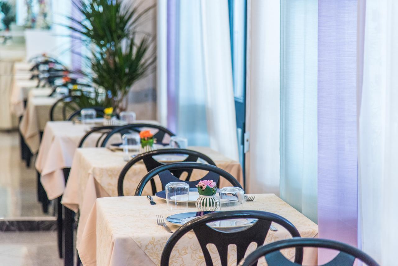 רימיני Hotel Nuovo Giardino מראה חיצוני תמונה